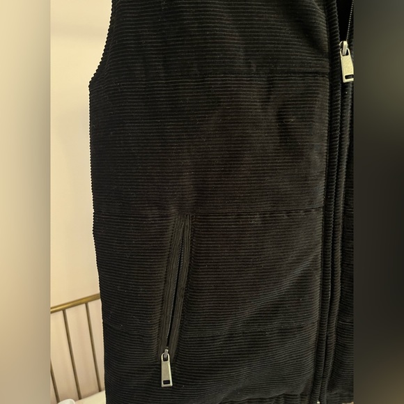 STEWART OF SCOTLAND Men’s black vest. NWT, very nice. Sold at nordstroms - Picture 2 of 4
